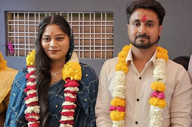 इंदौर के नवदंपत्ति सोनम और राजा (फाइल फोटो)
