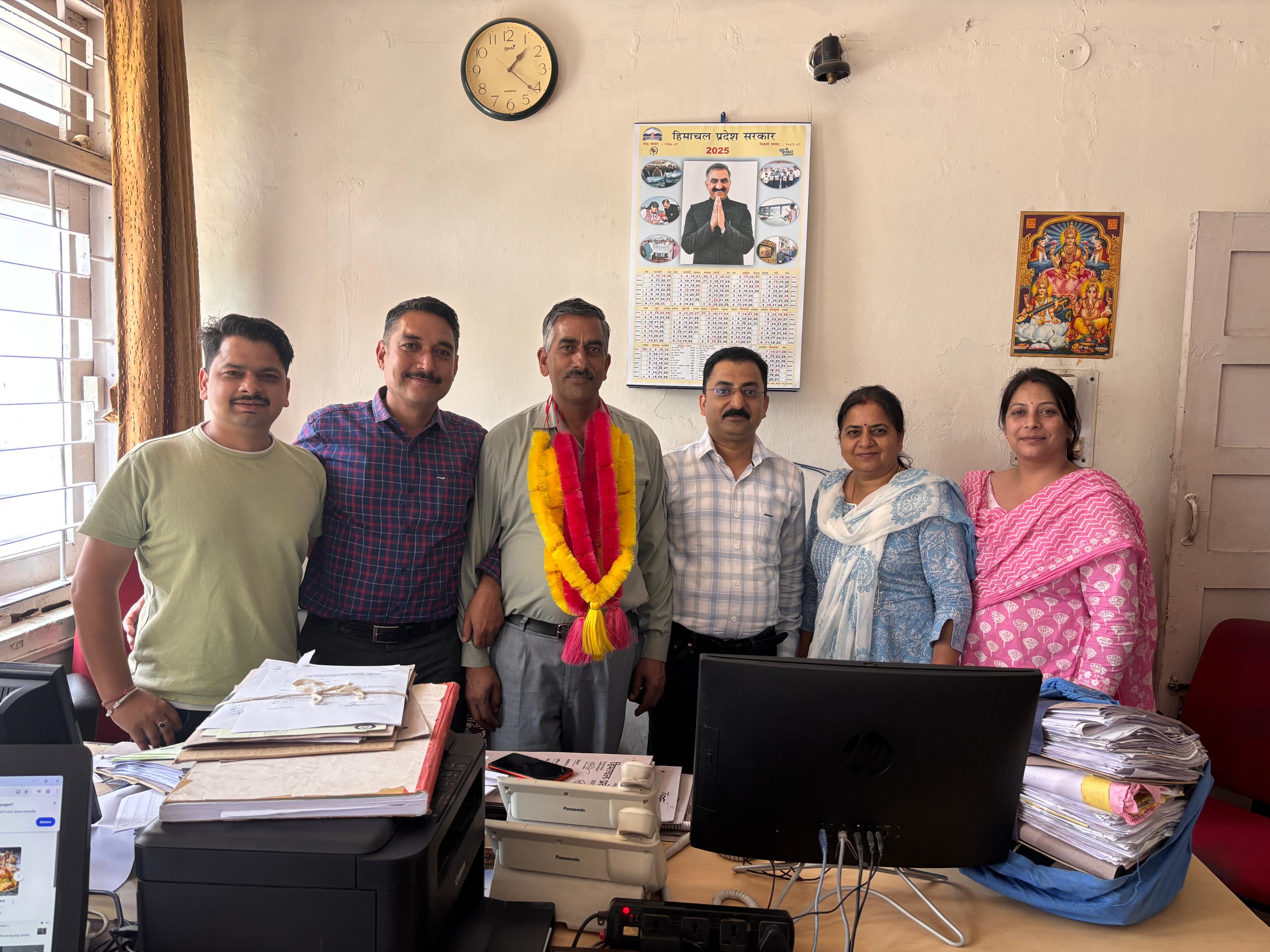 नई कार्यकारिणी के नवनिर्वाचित पदाधिकारी नई कार्यकारिणी के नवनिर्वाचित पदाधिकारी