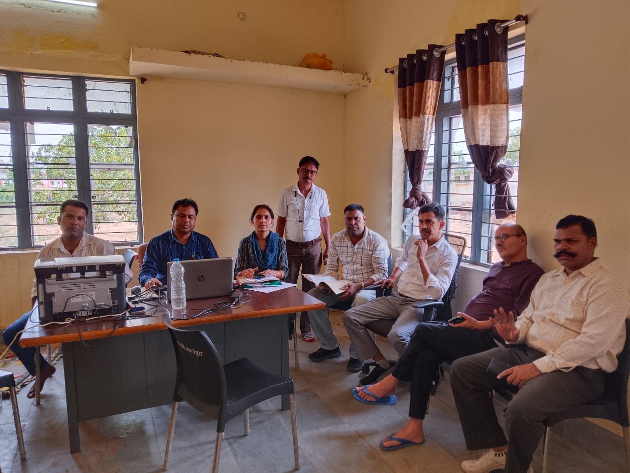 रिश्वत लेते हुए पकडे गये तहसीलदार रिश्वत लेते हुए पकडे गये तहसीलदार