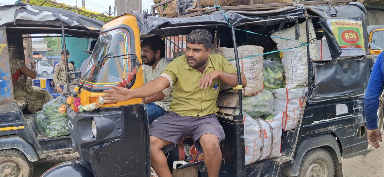 दमोह-आटो सवारी की जगह माल अनफिट भी दौड रहे दमोह-आटो सवारी की जगह माल अनफिट भी दौड रहे