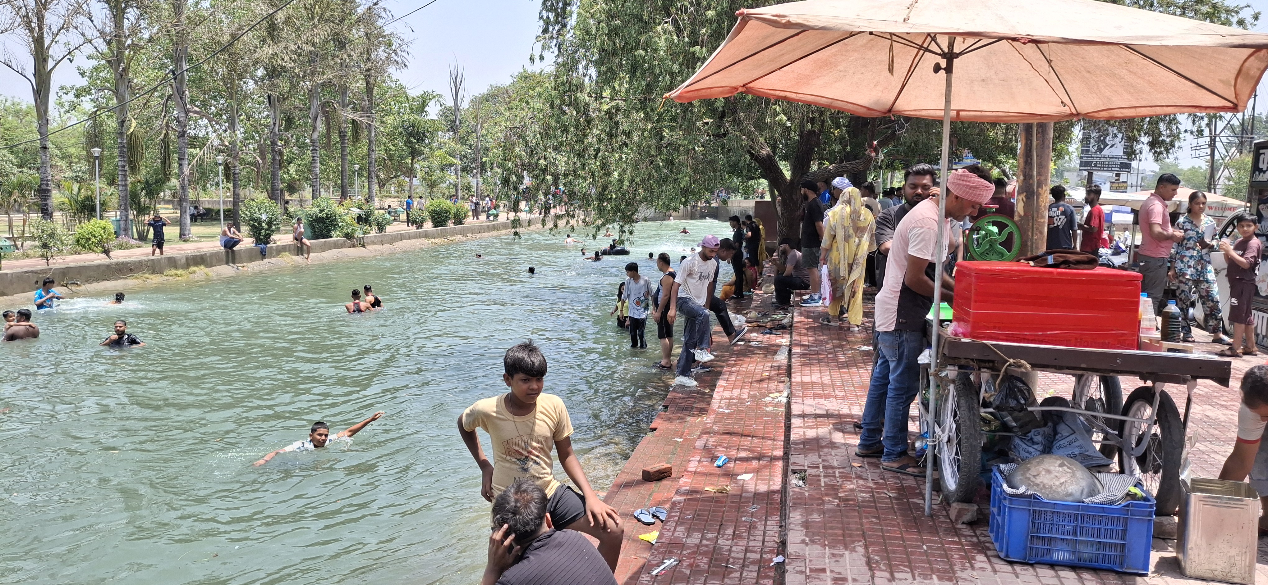 Temperatures in Kathua cross 42, people troubled by heat wave, heat wave alert for next 5 days Temperatures in Kathua cross 42, people troubled by heat wave, heat wave alert for next 5 days