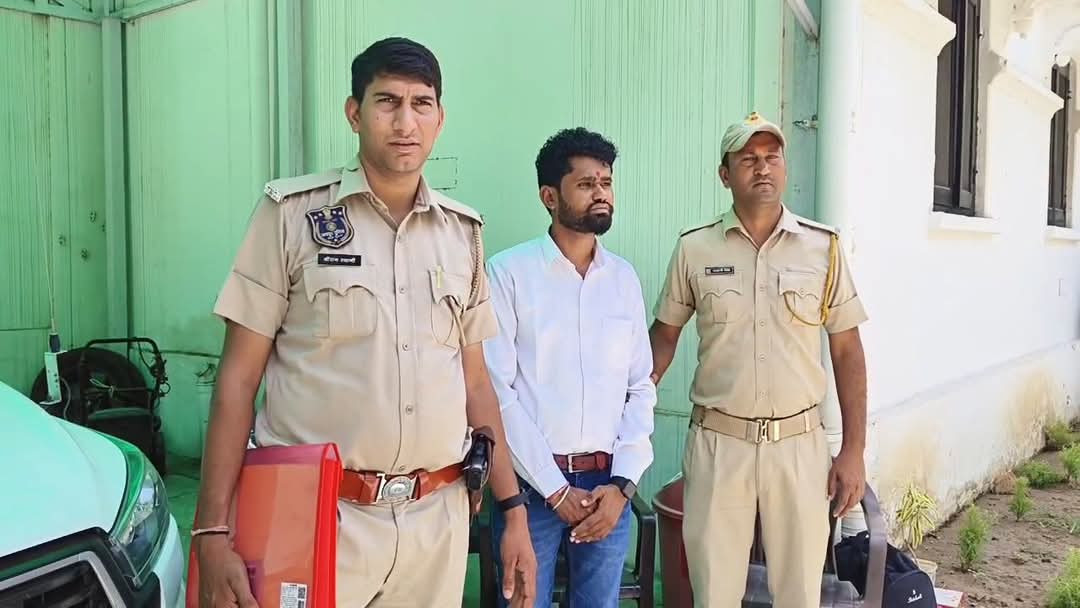 सरकारी शिक्षक ने शिक्षा मंत्री मदन दिलावर को दिया रिश्वत देने का प्रयास सरकारी शिक्षक ने शिक्षा मंत्री मदन दिलावर को दिया रिश्वत देने का प्रयास