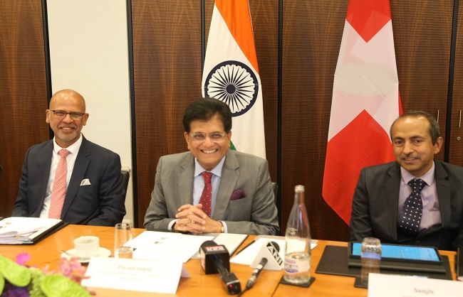 ज्यूरिख चैप्टर के अध्यक्ष और समिति के सदस्यों से मुलाकात पीयूष गोयल ज्यूरिख चैप्टर के अध्यक्ष और समिति के सदस्यों से मुलाकात पीयूष गोयल