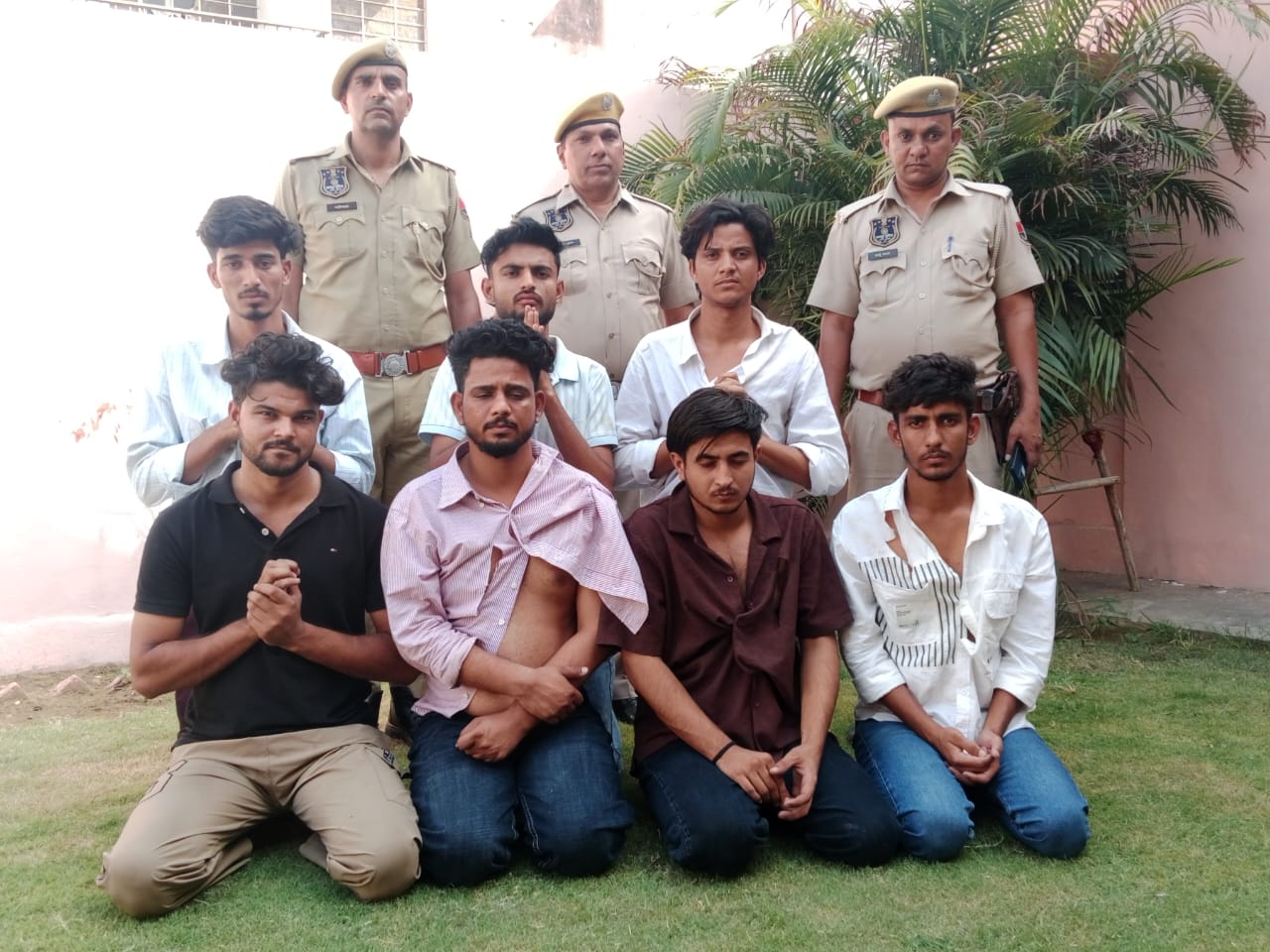 लोगों की आस्था के साथ खिलवाड़:निर्जला एकादशी पर शराब वितरण करने वाले सोशल मीडिया इंफ्लूएंसर लप्पू सचिन सहित सात आरोपित गिरफ्तार लोगों की आस्था के साथ खिलवाड़:निर्जला एकादशी पर शराब वितरण करने वाले सोशल मीडिया इंफ्लूएंसर लप्पू सचिन सहित सात आरोपित गिरफ्तार