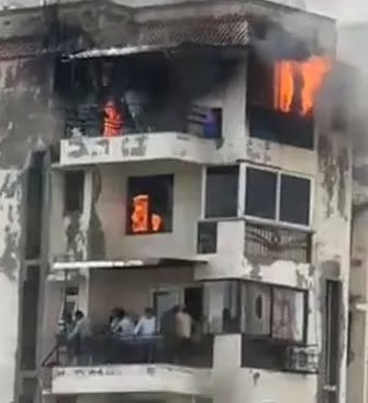 आग की घटना का दृष्य आग की घटना का दृष्य