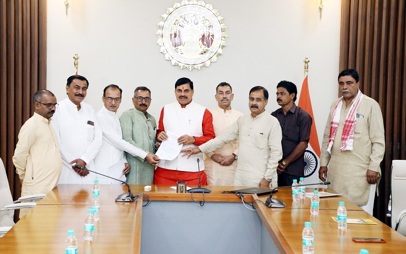 मुख्यमंत्री से भारतीय किसान संघ मध्य प्रदेश के प्रतिनिधिमंडल ने की भेंट मुख्यमंत्री से भारतीय किसान संघ मध्य प्रदेश के प्रतिनिधिमंडल ने की भेंट