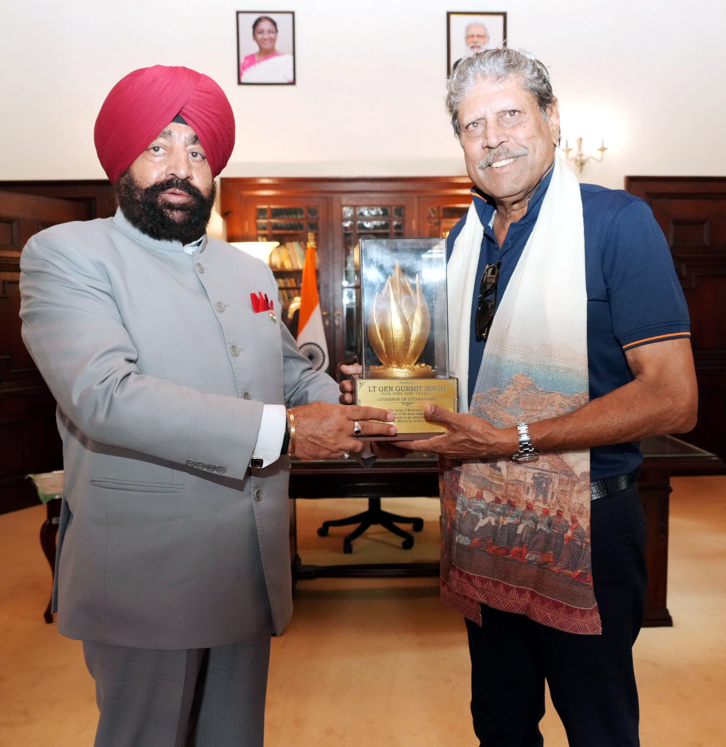 राज्यपाल से शिष्टाचार भेंट करते कपिल देव। राज्यपाल से शिष्टाचार भेंट करते कपिल देव।