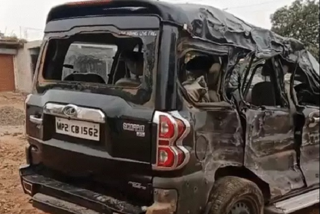हादसे के बाद स्कॉर्पियो वाहन हादसे के बाद स्कॉर्पियो वाहन