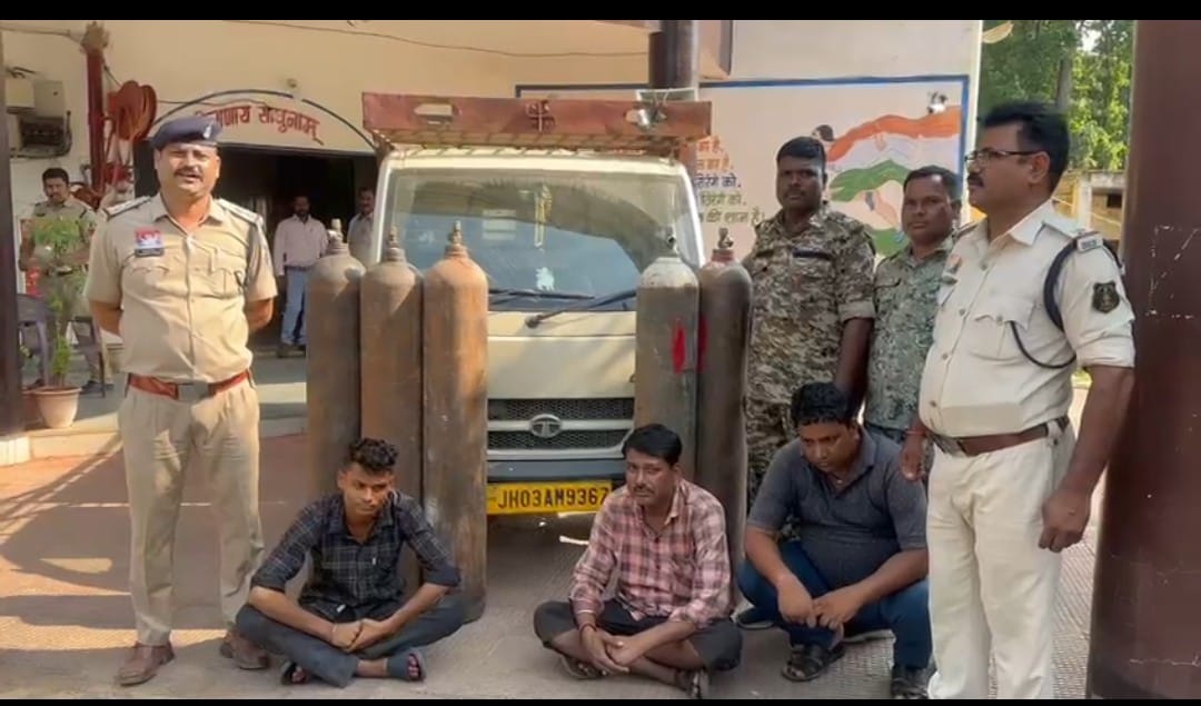 वेल्डिंग दुकान से ऑक्सीजन चुराने और बेचने के आरोप में तीन आरोपित गिरफ्तार वेल्डिंग दुकान से ऑक्सीजन चुराने और बेचने के आरोप में तीन आरोपित गिरफ्तार