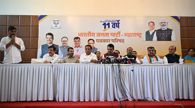 फोटो: मुंबई में पत्रकारों को संबोधित करते हुए मुख्यमंत्री देवेंद्र फडणवीस फोटो: मुंबई में पत्रकारों को संबोधित करते हुए मुख्यमंत्री देवेंद्र फडणवीस