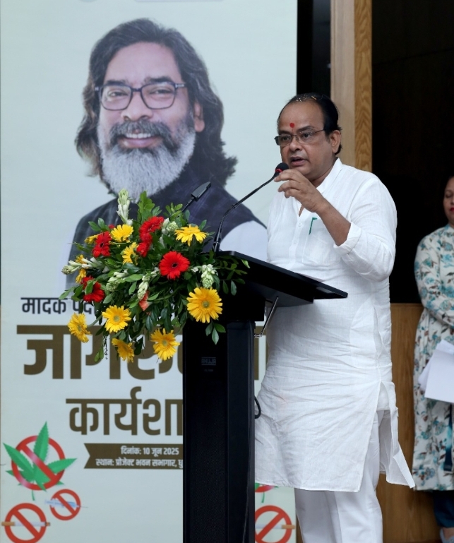 कार्यक्रम को संबोधित करते स्वास्थ्य मंत्री इरफान अंसारी कार्यक्रम को संबोधित करते स्वास्थ्य मंत्री इरफान अंसारी