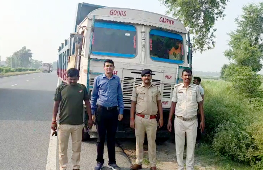 शराब लदी बरामद ट्रक शराब लदी बरामद ट्रक