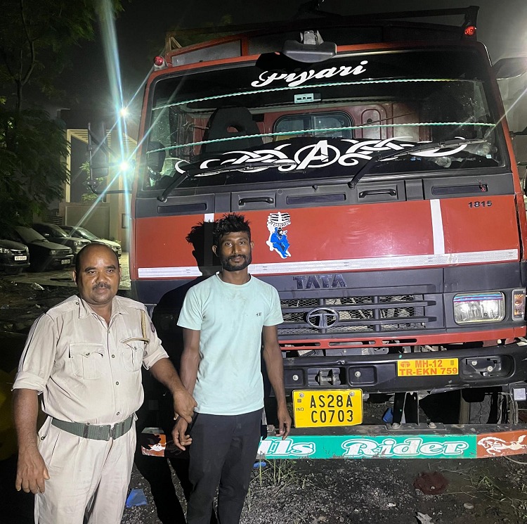 भारी मात्रा में अंग्रेजी शराब समेत एक गिरफ्तार भारी मात्रा में अंग्रेजी शराब समेत एक गिरफ्तार