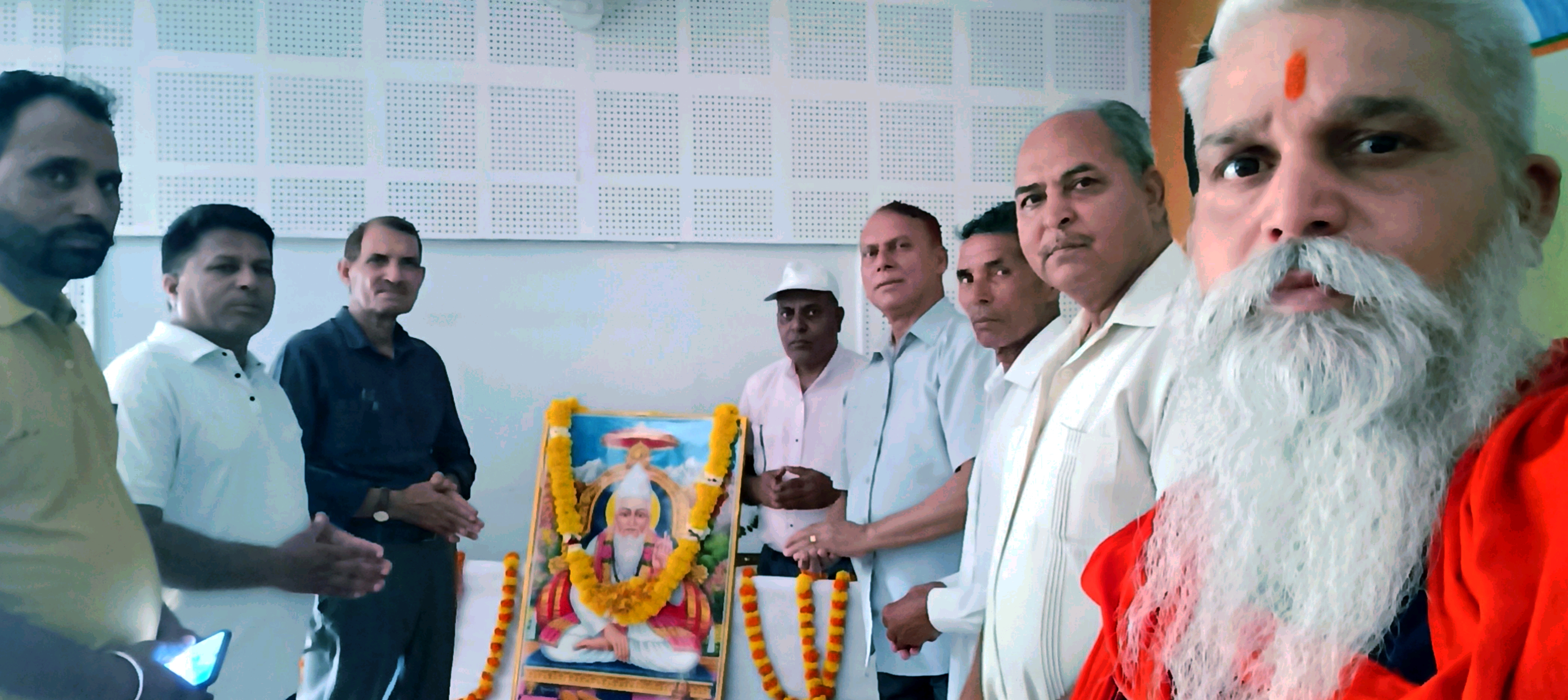 संत कबीर दास जयंती के उपलक्ष्य पर उन्हें अर्पित की श्रद्धांजलि संत कबीर दास जयंती के उपलक्ष्य पर उन्हें अर्पित की श्रद्धांजलि