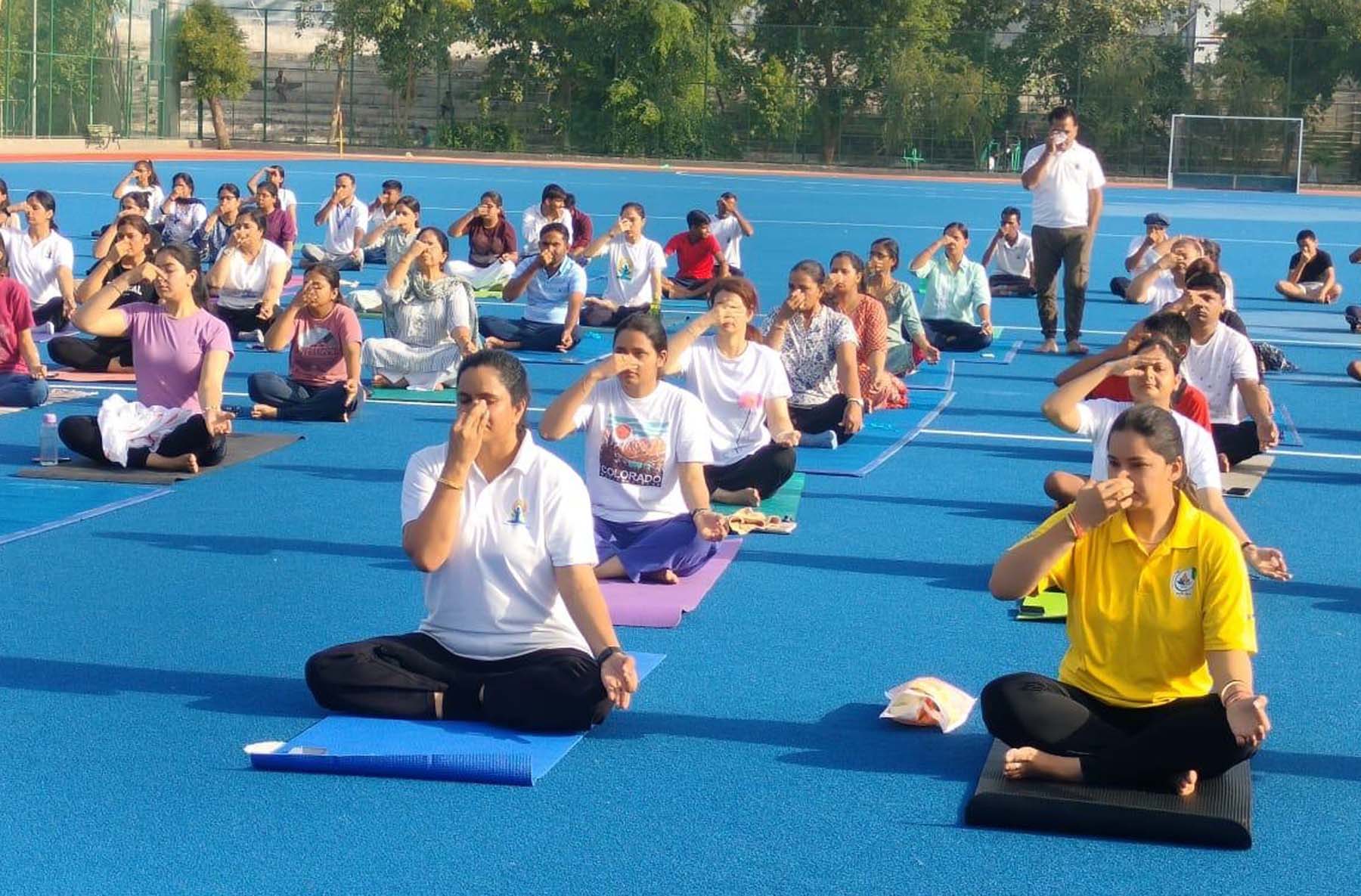 गुरुग्राम के नेहरू स्टेडियम में योग प्रशिक्षण शिविर में भाग लेते लोग। गुरुग्राम के नेहरू स्टेडियम में योग प्रशिक्षण शिविर में भाग लेते लोग।