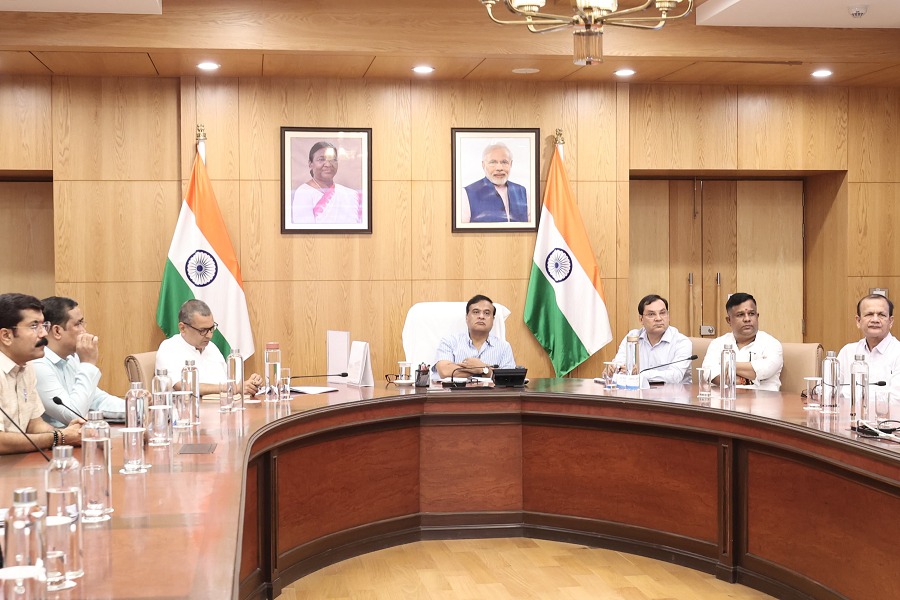 बराक घाटी के समग्र विकास को लेकर मुख्यमंत्री डॉ हिमंत बिस्व सरमा द्वारा की जा रही बैठक। बराक घाटी के समग्र विकास को लेकर मुख्यमंत्री डॉ हिमंत बिस्व सरमा द्वारा की जा रही बैठक।
