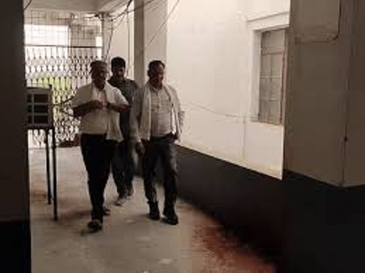 कलेक्ट्रेट कार्यालय का बाबू 3 हजार की रिश्वत लेते पकड़ाया कलेक्ट्रेट कार्यालय का बाबू 3 हजार की रिश्वत लेते पकड़ाया