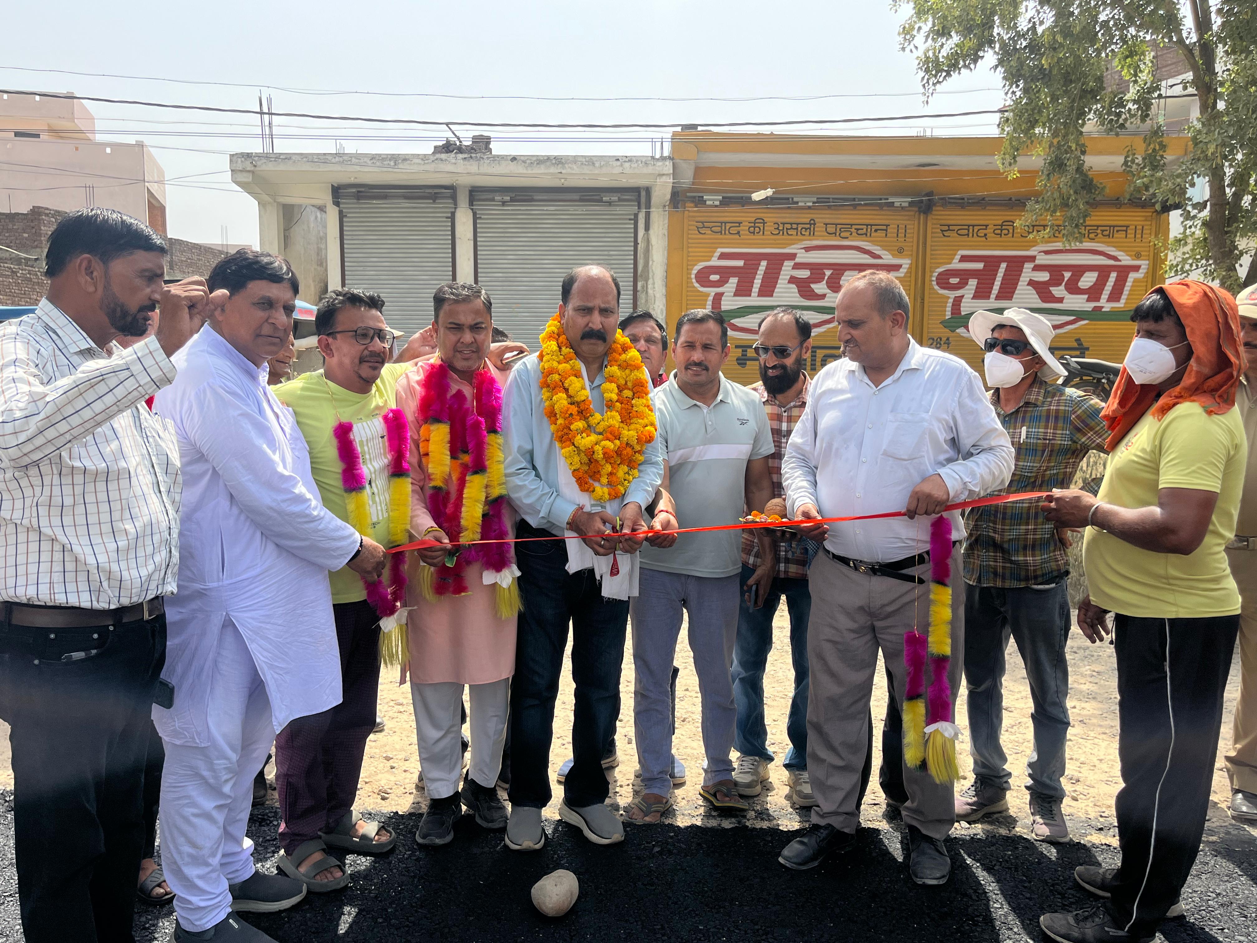 विधायक डॉ. राजीव भगत ने बिश्नाह-कुंजवानी रोड पर 30 लाख रुपये की लागत वाली मैकडैमाइजेशन परियोजना शुरू की विधायक डॉ. राजीव भगत ने बिश्नाह-कुंजवानी रोड पर 30 लाख रुपये की लागत वाली मैकडैमाइजेशन परियोजना शुरू की