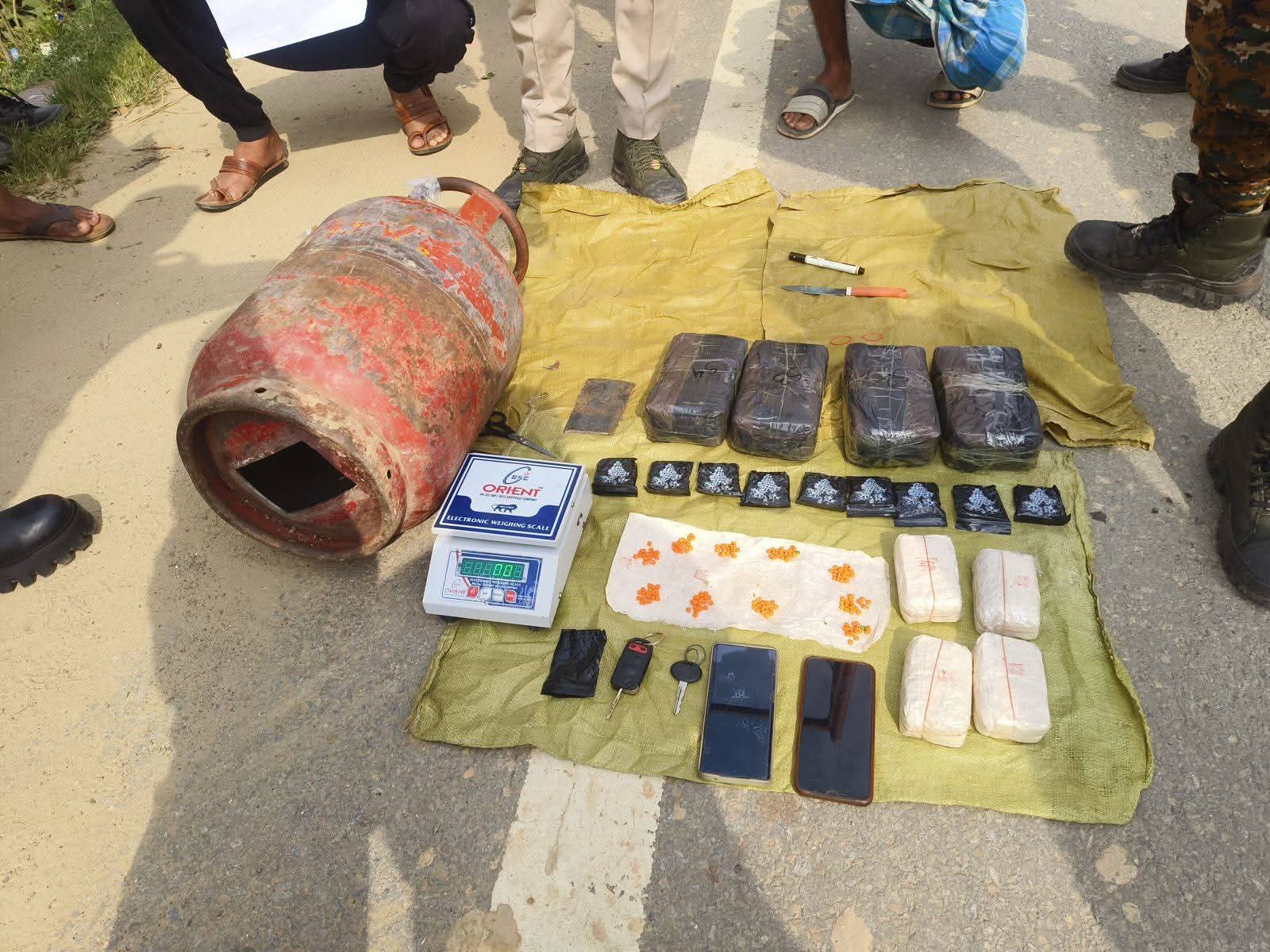 45 करोड़ की ड्रग्स बरामद, दो गिरफ्तार 45 करोड़ की ड्रग्स बरामद, दो गिरफ्तार