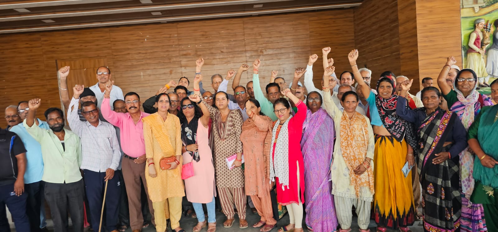 फोटो-11 एनटीएच 27-नरेंद्रनगर में मंगलवार को बंदोबस्त की मांग के लिए नारेबाजी करते हुए स्थानीय लोग फोटो-11 एनटीएच 27-नरेंद्रनगर में मंगलवार को बंदोबस्त की मांग के लिए नारेबाजी करते हुए स्थानीय लोग
