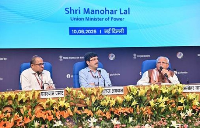 नई दिल्ली में मीडिया को संबोधित करते हुए बिजली मंत्री मनोहर लाल नई दिल्ली में मीडिया को संबोधित करते हुए बिजली मंत्री मनोहर लाल