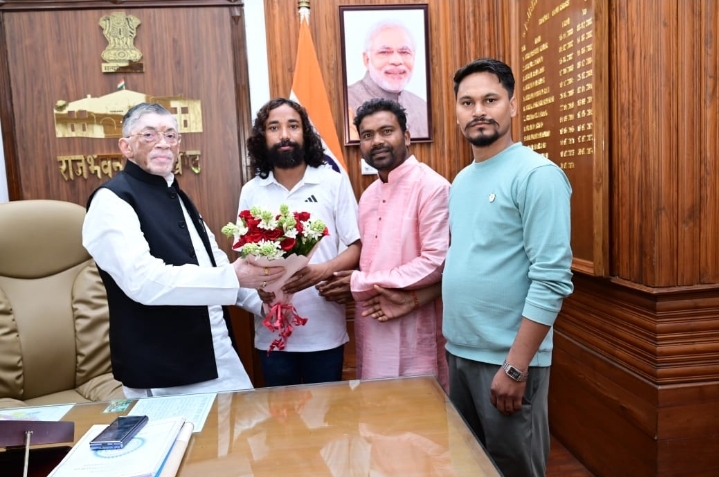 राजपाल से मुलाकात करते जेएलकेएम नेता देवेंद्र नाथ महतो राजपाल से मुलाकात करते जेएलकेएम नेता देवेंद्र नाथ महतो