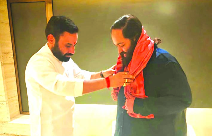 अनंत अंबानी से भेंट के दौरान गंगा सभा महामंत्री तन्मय वशिष्ठ अनंत अंबानी से भेंट के दौरान गंगा सभा महामंत्री तन्मय वशिष्ठ