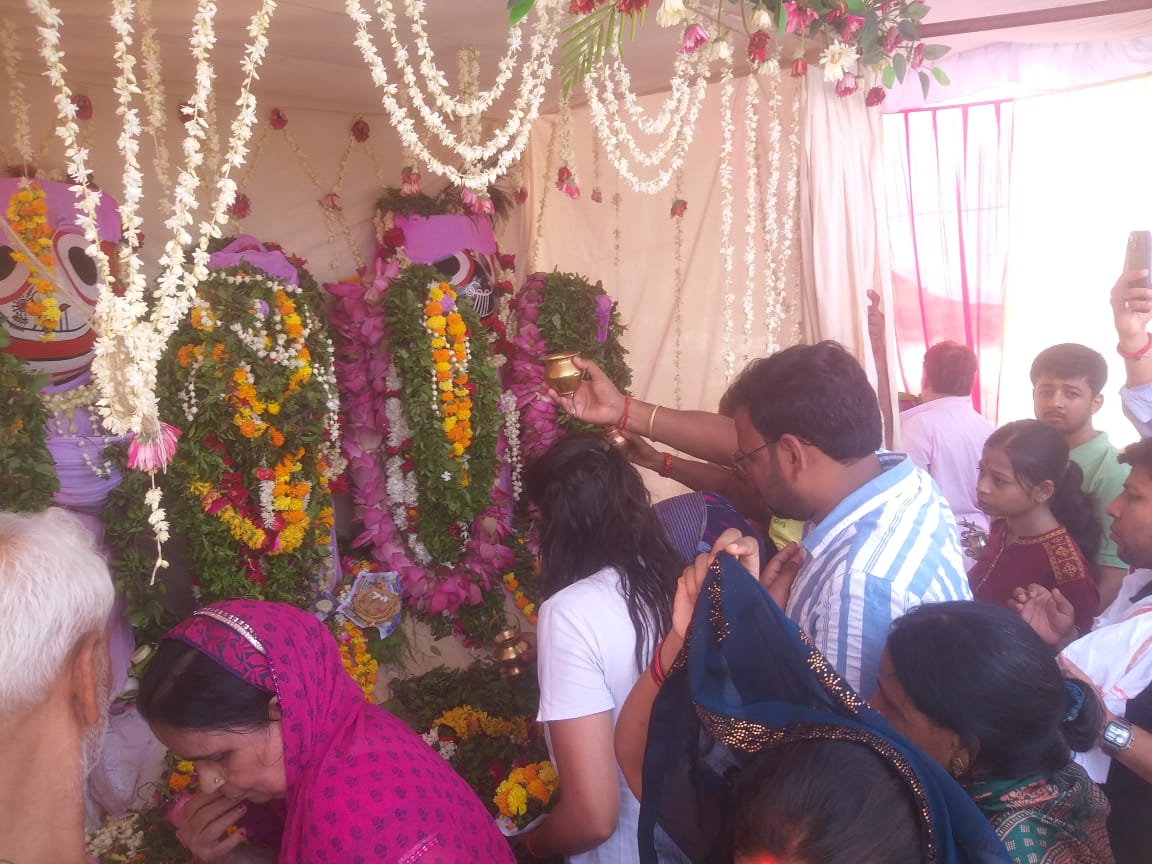 भगवान जगन्नाथ का जलाभिषेक भगवान जगन्नाथ का जलाभिषेक