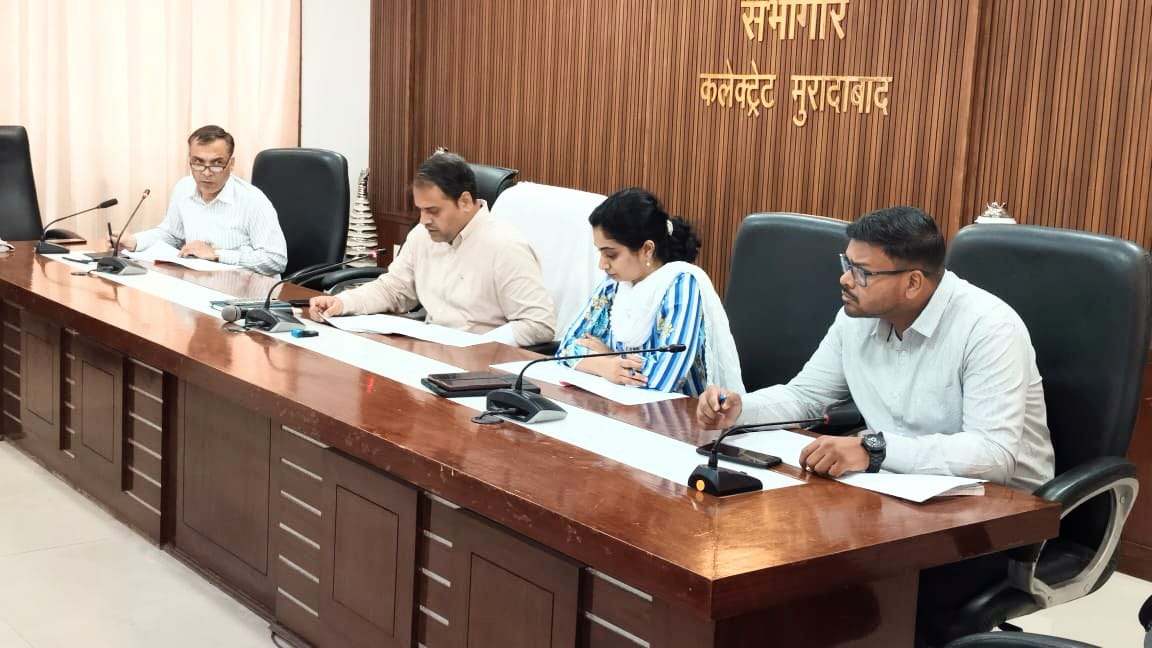 जिलाधिकारी अनुज सिंह की अध्यक्षता में 50 लाख से अधिक निर्माण परियोजनाओं की समीक्षा बैठक जिलाधिकारी अनुज सिंह की अध्यक्षता में 50 लाख से अधिक निर्माण परियोजनाओं की समीक्षा बैठक