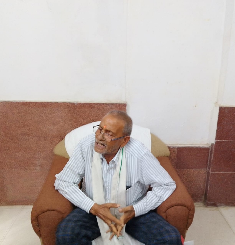 किसान खम्हन सिंह साहू प्रेस कांफ्रेंस में आरोप लगाते हुए। किसान खम्हन सिंह साहू प्रेस कांफ्रेंस में आरोप लगाते हुए।