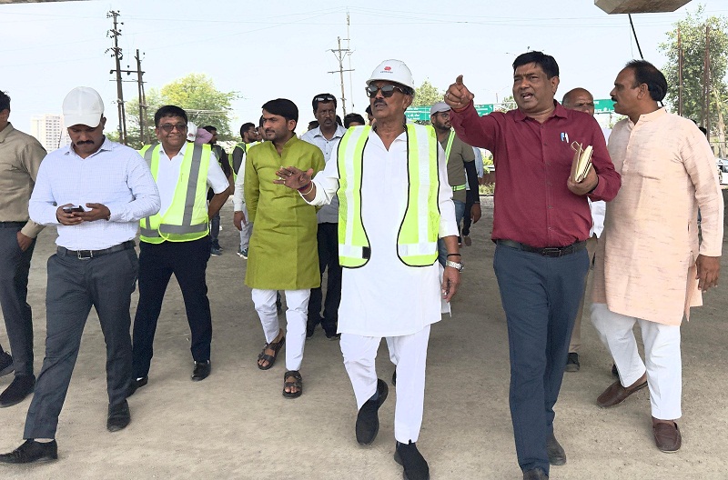 इंदौरः मंत्री सिलावट ने अधिकारियों के साथ बायपास यातायात व्यवस्था का लिया जायजा, त्वरित सुधार के दिए निर्देश इंदौरः मंत्री सिलावट ने अधिकारियों के साथ बायपास यातायात व्यवस्था का लिया जायजा, त्वरित सुधार के दिए निर्देश