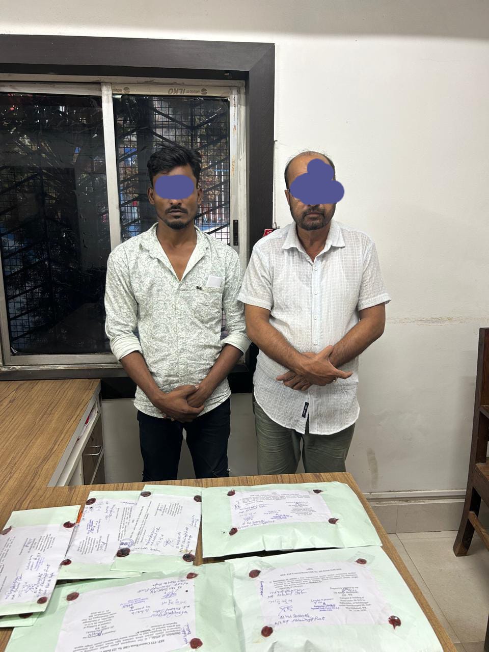 गिरफ्तार शख्स गिरफ्तार शख्स