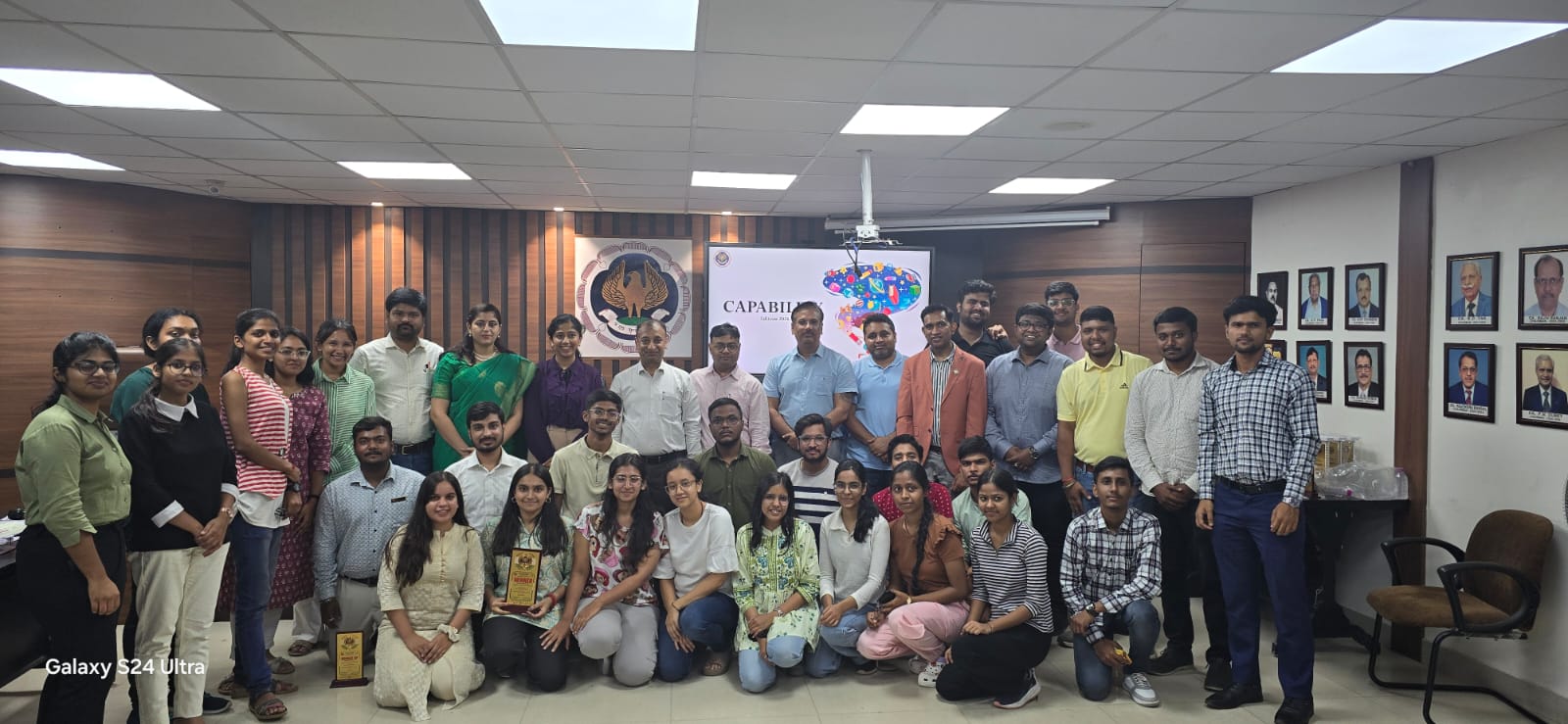 प्रतियोगिता में शामिल विद्यार्थियों की तस्वीर प्रतियोगिता में शामिल विद्यार्थियों की तस्वीर