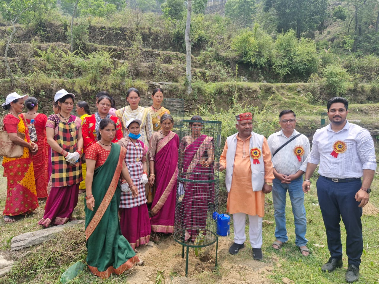 पौड़ी के गाड का महरगांव में जल उत्सव जल संरक्षण अभियान में हिस्सा लेते विधायक पौड़ी के गाड का महरगांव में जल उत्सव जल संरक्षण अभियान में हिस्सा लेते विधायक
