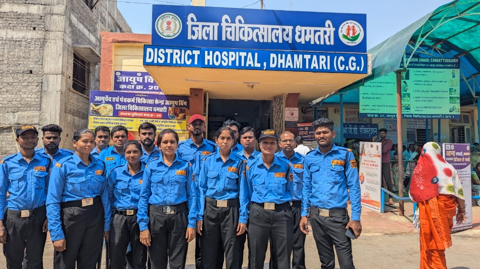 जिला अस्पताल में काम करने एकत्रित सुरक्षा गार्ड समूह में। जिला अस्पताल में काम करने एकत्रित सुरक्षा गार्ड समूह में।