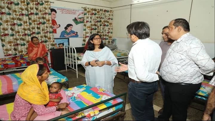 ग्वालियरः कलेक्टर ने किया ठाठीपुर एनआरसी का निरीक्षण ग्वालियरः कलेक्टर ने किया ठाठीपुर एनआरसी का निरीक्षण