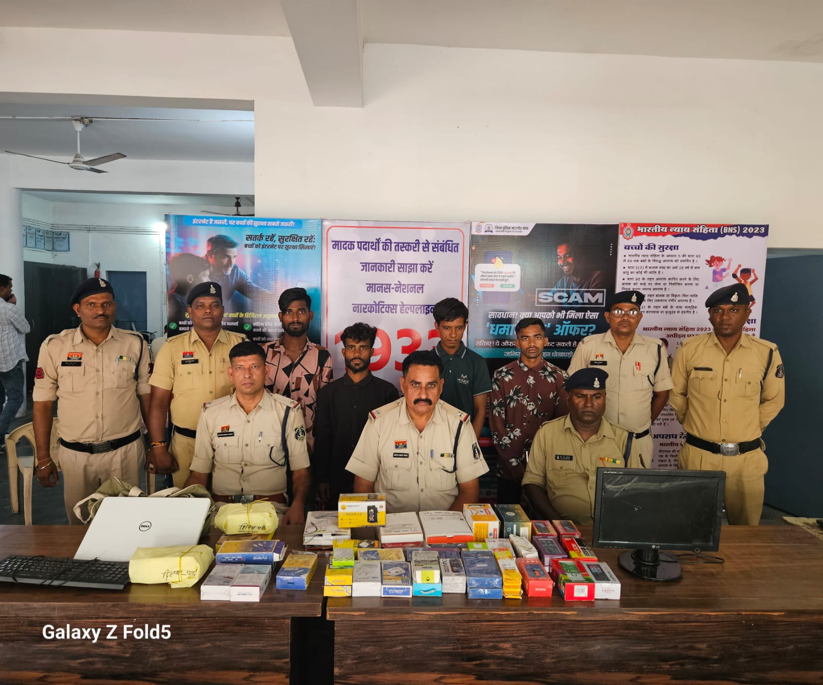 जांजगीर-चांपा पुलिस ने रजा मोबाइल शॉप में चोरी करने वाले चोर गिरोह को पकड़ा जांजगीर-चांपा पुलिस ने रजा मोबाइल शॉप में चोरी करने वाले चोर गिरोह को पकड़ा