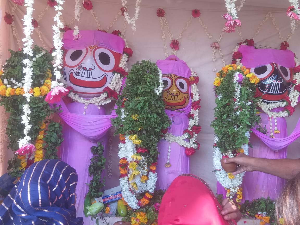 भगवान जगन्नाथ का जलाभिषेक भगवान जगन्नाथ का जलाभिषेक
