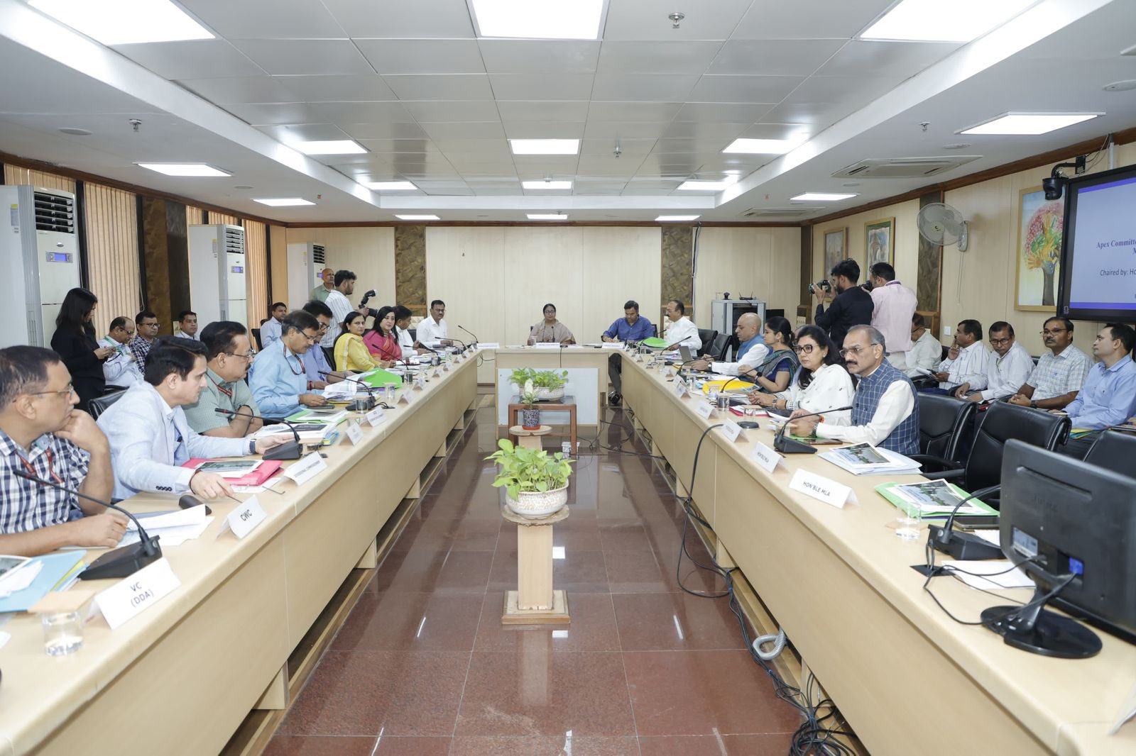 दिल्ली सचिवालय में बुधवार को बाढ़ नियंत्रण समिति की बैठक की अध्यक्षता करती मुख्यमंत्री रेखा गुप्ता दिल्ली सचिवालय में बुधवार को बाढ़ नियंत्रण समिति की बैठक की अध्यक्षता करती मुख्यमंत्री रेखा गुप्ता