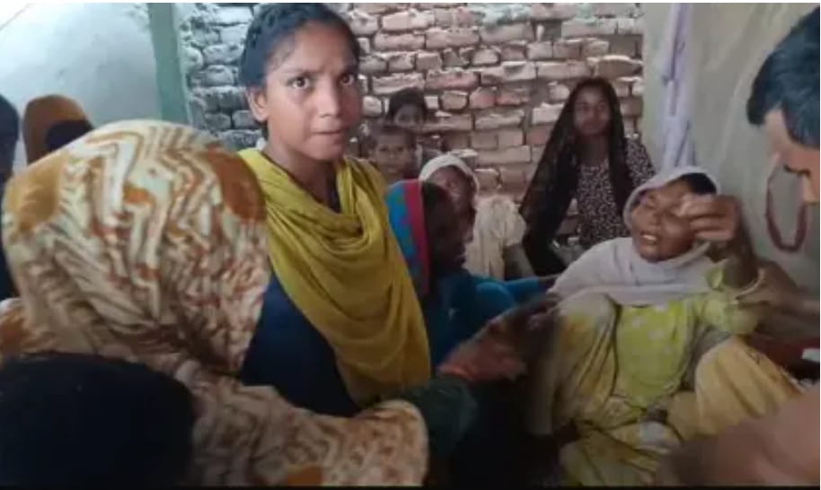 मृतक के परिवार और रिश्तेदार मृतक के परिवार और रिश्तेदार
