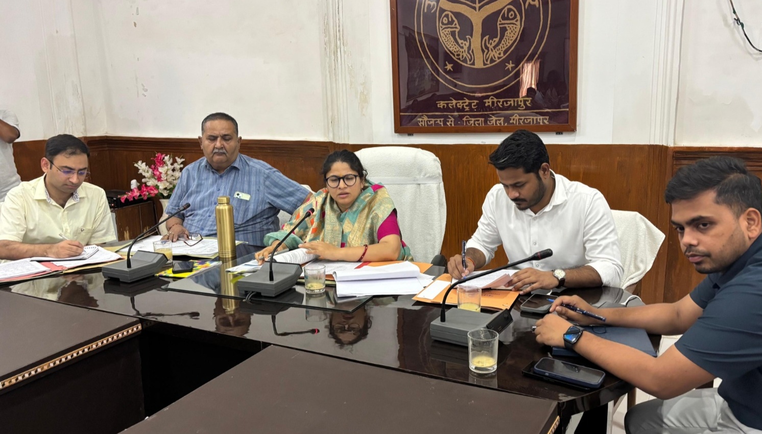 जिला पर्यावरण एवं गंगा समिति की बैठक करती डीएम प्रियंका निरंजन। जिला पर्यावरण एवं गंगा समिति की बैठक करती डीएम प्रियंका निरंजन।