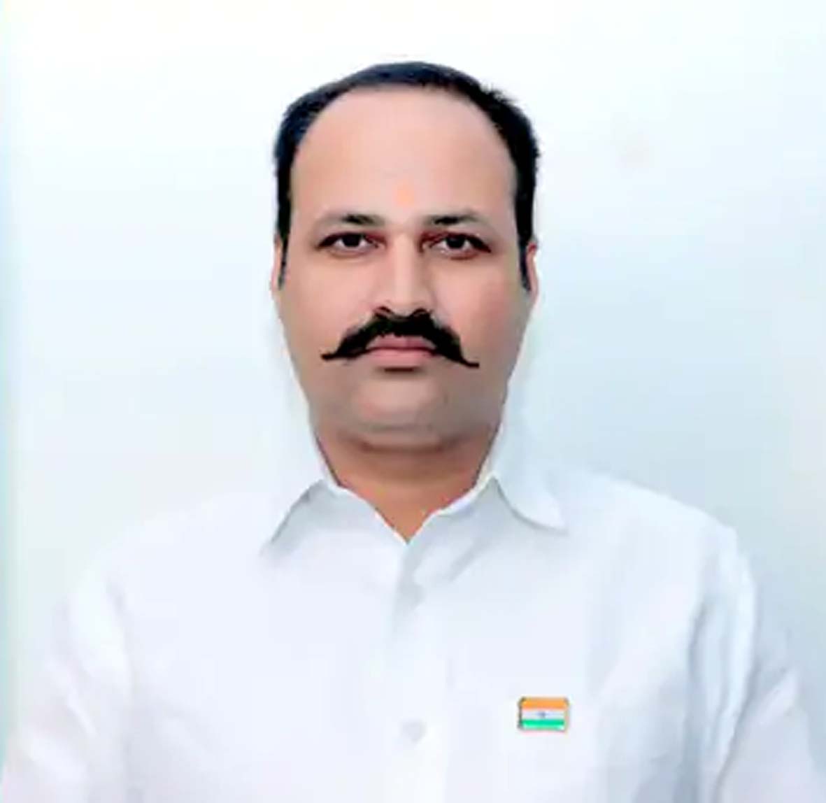 पकड़ा गया इनेलो नेता जितेन्द्र श्योराण। पकड़ा गया इनेलो नेता जितेन्द्र श्योराण।