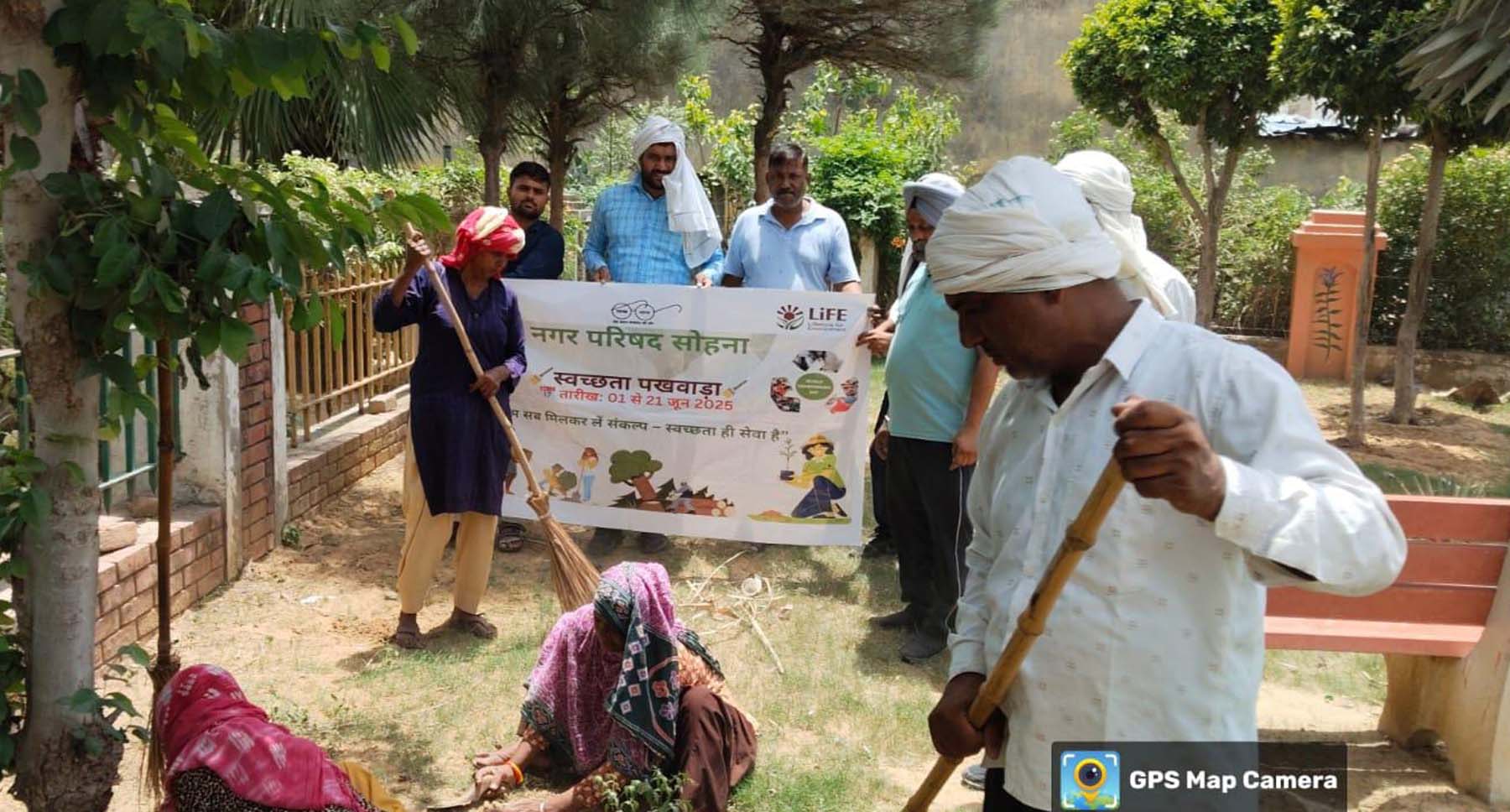 गुरुग्राम में स्वच्छता पखवाड़ा के दौरान सफाई करते कर्मचारी। गुरुग्राम में स्वच्छता पखवाड़ा के दौरान सफाई करते कर्मचारी।