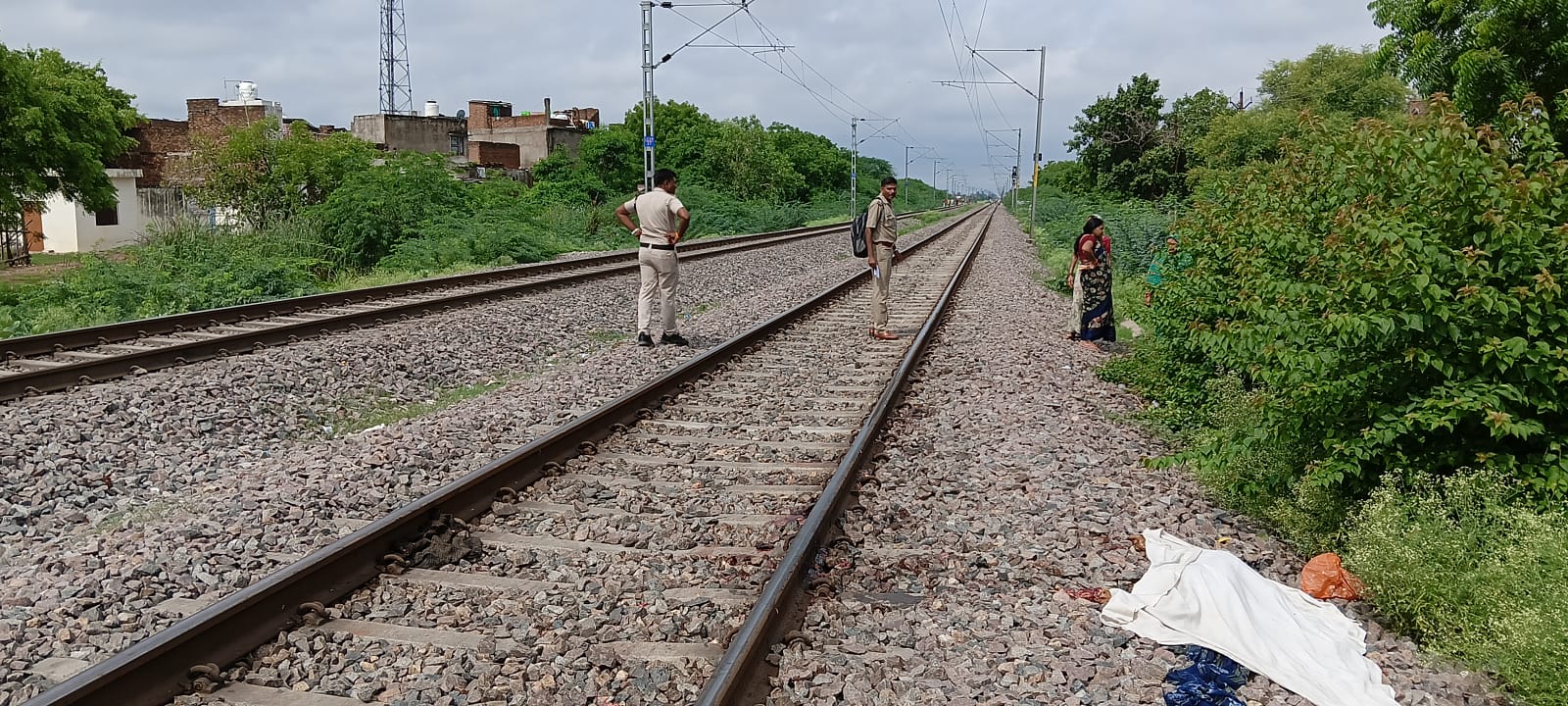 ट्रेन ट्रेन