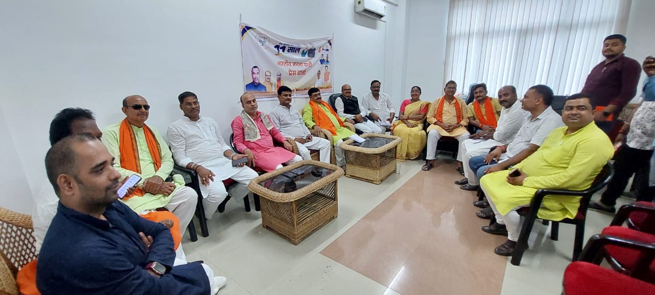 अररिया फोटो:पूर्व मंत्री नरेन्द्र मोदी के 11 साल के काली जानकारी देते अररिया फोटो:पूर्व मंत्री नरेन्द्र मोदी के 11 साल के काली जानकारी देते