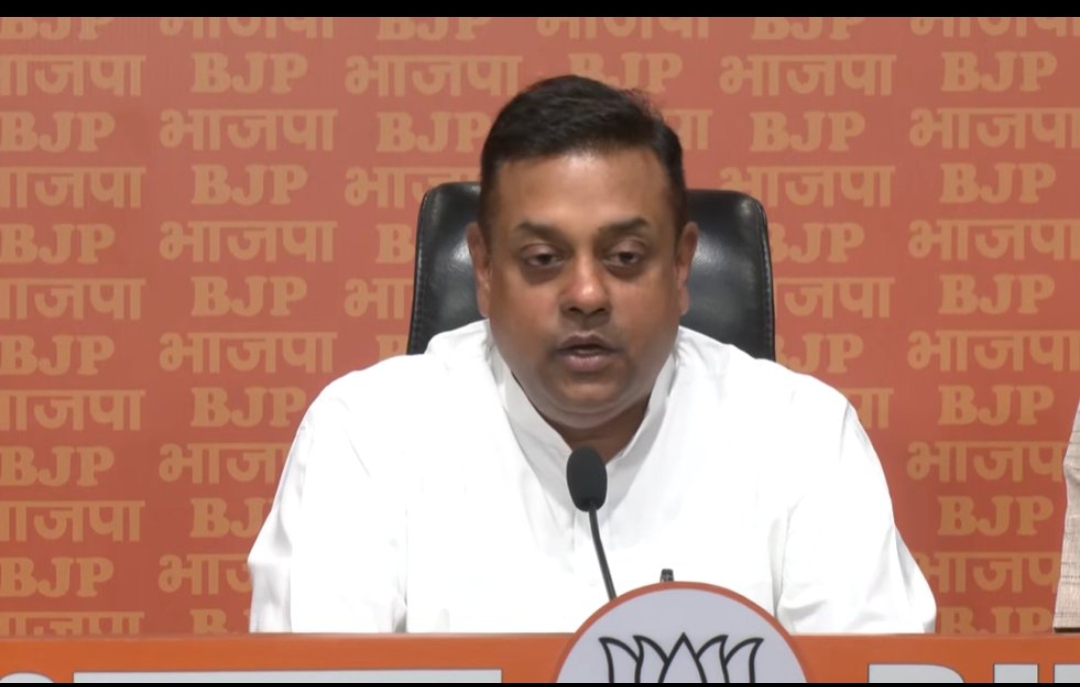 प्रेसवार्ता को संबोधित करते हुए संबित पात्रा प्रेसवार्ता को संबोधित करते हुए संबित पात्रा