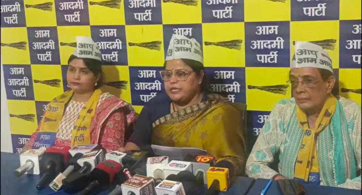 आम आदमी पार्टी प्रदेश महिला विंग अध्यक्ष नीलम यादव प्रेस वार्ता करते हुए। आम आदमी पार्टी प्रदेश महिला विंग अध्यक्ष नीलम यादव प्रेस वार्ता करते हुए।