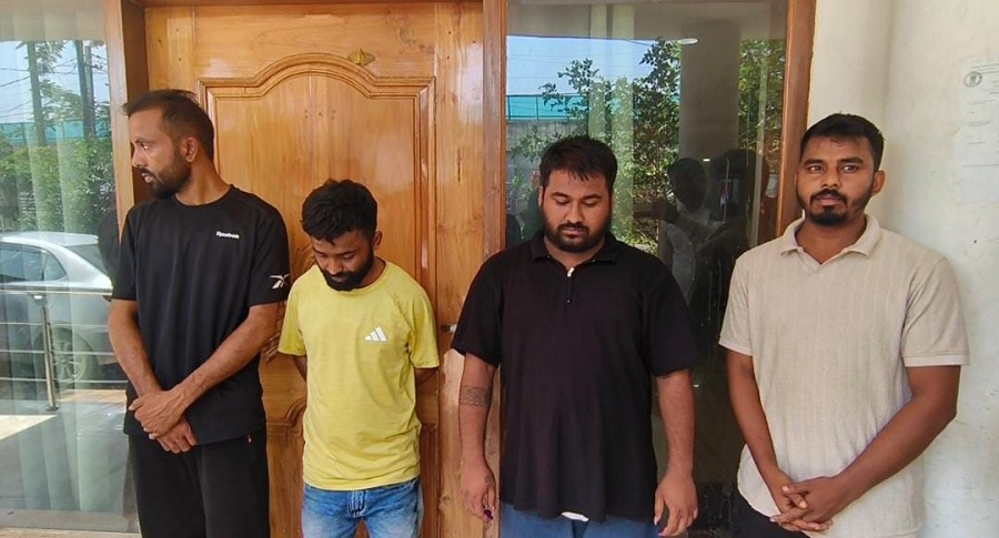 বশিষ্ঠ আৰক্ষীৰ জালত এটিএম ৪টা প্ৰবঞ্চকৰ দল বশিষ্ঠ আৰক্ষীৰ জালত এটিএম ৪টা প্ৰবঞ্চকৰ দল
