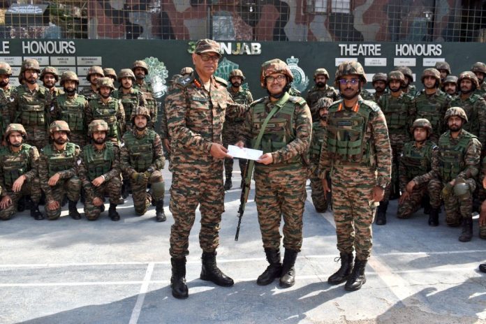 जीओसी व्हाइटनाइट कोर ने सुरक्षा स्थिति के आकलन के लिए राजौरी, डोडा जिलों में अग्रिम चौकियों और भीतरी इलाकों का किया दौरा जीओसी व्हाइटनाइट कोर ने सुरक्षा स्थिति के आकलन के लिए राजौरी, डोडा जिलों में अग्रिम चौकियों और भीतरी इलाकों का किया दौरा