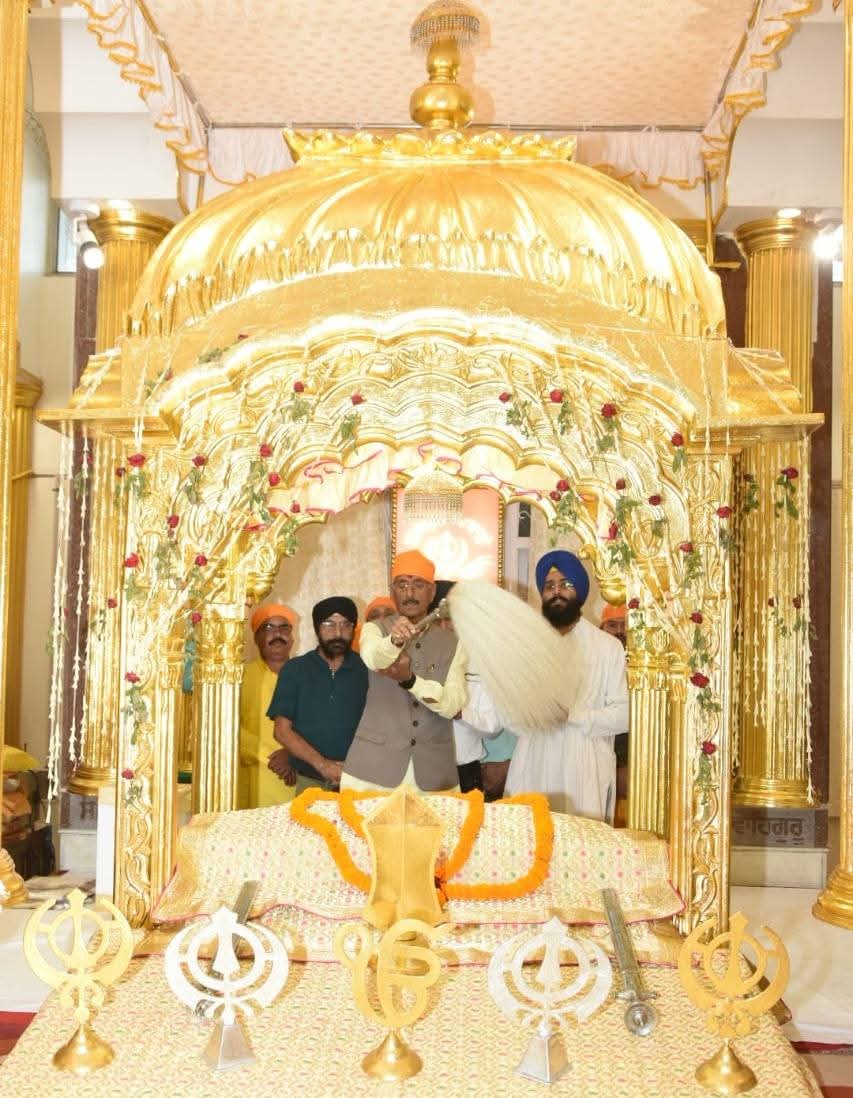 गुरुद्वारा में केंद्रीय रक्षा राज्य मंत्री संजय सेठ गुरुद्वारा में केंद्रीय रक्षा राज्य मंत्री संजय सेठ